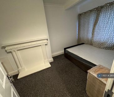 1 bedroom in a house share to rent - Photo 1