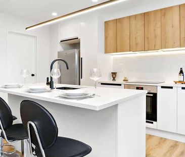 3 Bedroom Home with Rooftop Deck & Water Views - Photo 5