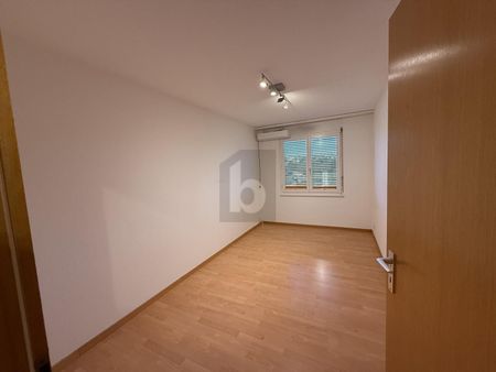 MAINTAINED WITH CHEMINÉE AND SUNNY BALCONY! - Foto 2