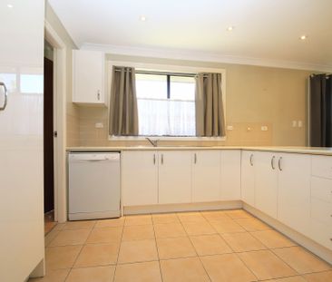 Well Presented Three Bedroom Villa - Photo 2