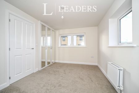 4 bedroom townhouse to rent Mapleleaf Road, Houghton Conquest, Bedford, MK45 - Photo 4