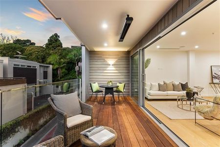 NEAR NEW TERRACE HOUSE - MISSION BAY - Photo 3