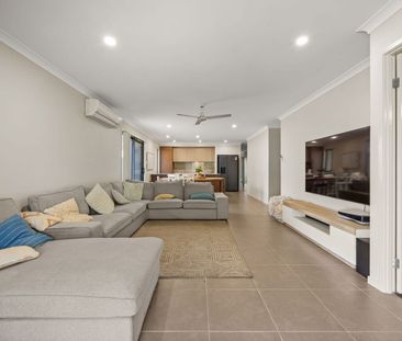 Modern Family Home with Multiple Living Areas in North Harbour - Photo 2