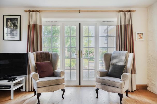 4 bedroom semi-detached house to rent - Photo 1