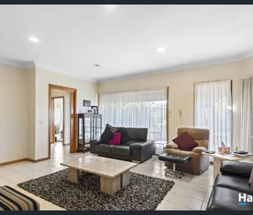 Comfort, Space & Location in the Heart of Bulleen - Photo 1