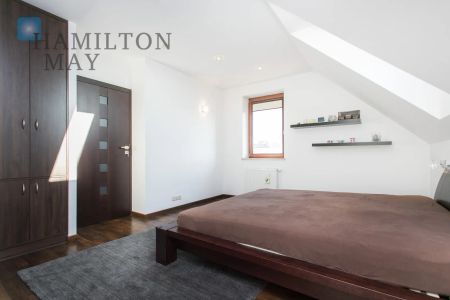 Przestronny dom z czterema sypialniami położony na malowniczej, pięknie zagospodarowanej działce w północnej części Krakowa - Фото 4