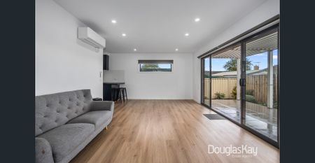 Contemporary Family Showpiece in the Heart of Sunshine. - Photo 2