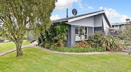 Lovely Home and Great Location! - Photo 3