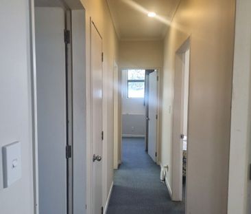 Spacious 4BR Newtown Apt w/ Parking - Photo 1