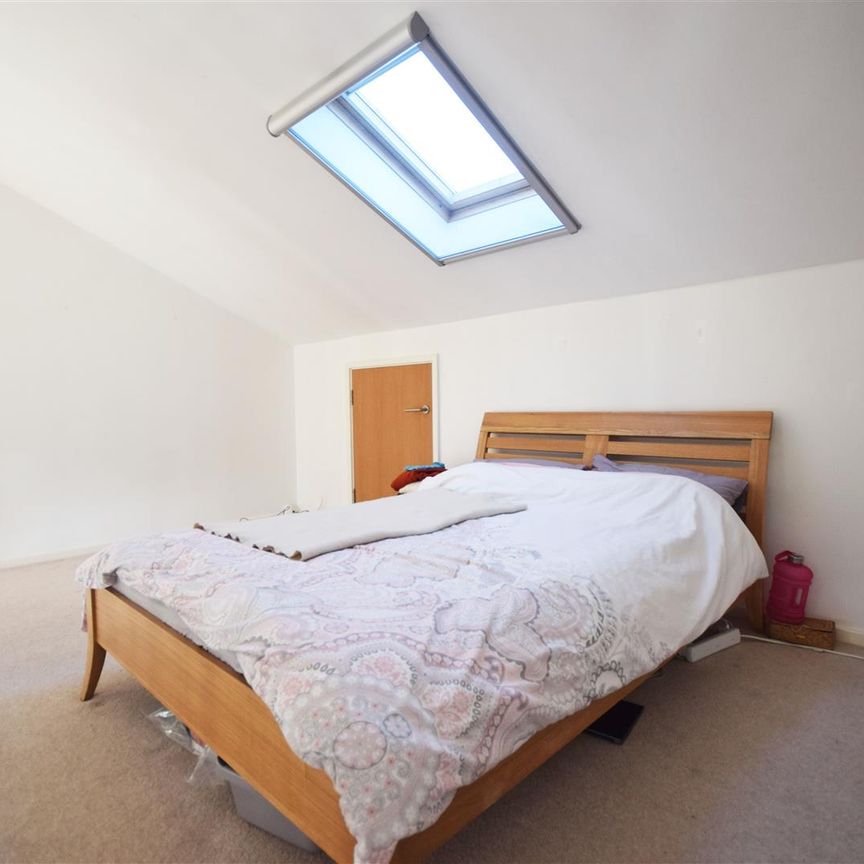 Whitton Road, Twickenham - 1 bedroomProperty for lettings - Chasebuchanan - Photo 1