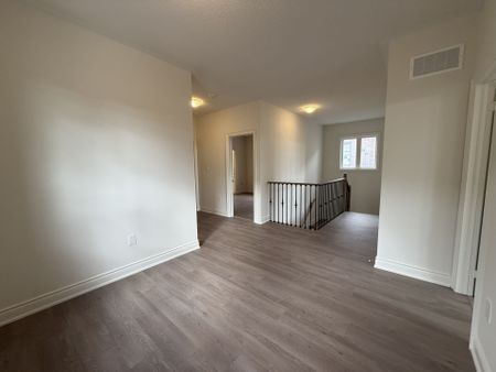 For Lease - 95 Boccella Crescent, Richmond Hill, Ontario - Photo 2