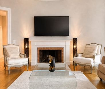 THE PIERCE APARTMENT, A large three-bedroom apartment - Photo 1