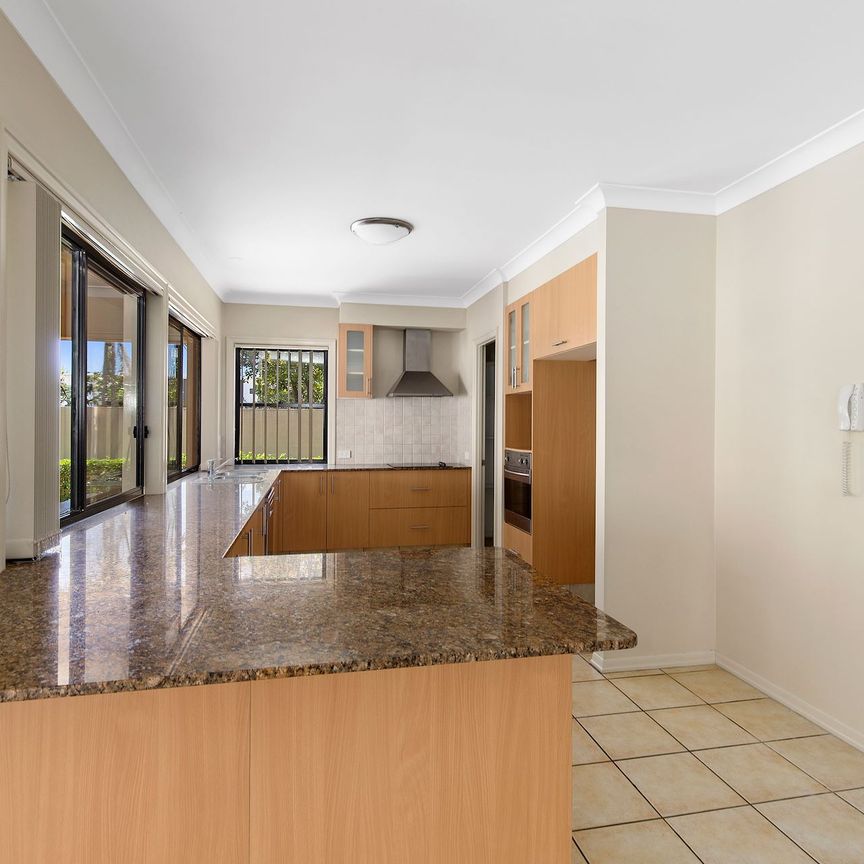 538 Oyster Cove Promenade, Helensvale. - Photo 1