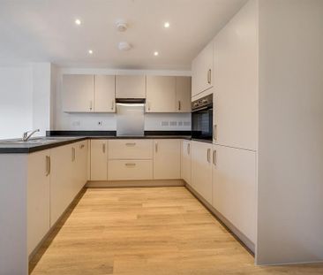 3 bedroom semi-detached house to rent - Photo 4