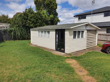 MANUREWA - Puriri Road - Photo 2