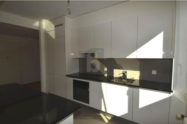 SOUS-GARE AVEC BALCON - Photo 1