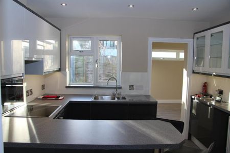 2 bedroom semi-detached bungalow to rent - Photo 5