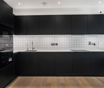 Poplar High Street - Photo 2