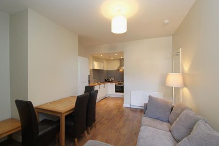 3 bedroom flat to rent - Photo 2