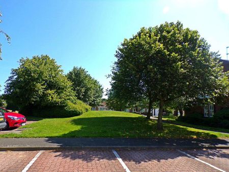 Kielder Close, Killingworth, Newcastle upon Tyne, Tyne and Wear, NE12 6TE - Photo 2