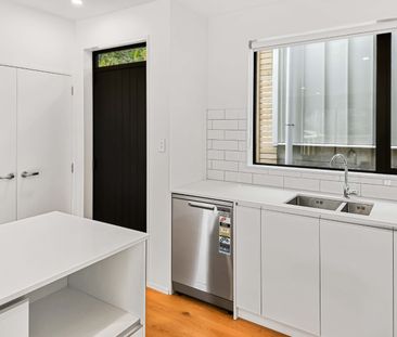 Modern & Low-Maintenance 3-Bedroom Townhouse in Stokes Valley - Photo 6