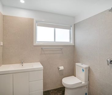 Home Haven - Air con, Alfresco, Raked Ceilings, Water Included - Photo 4