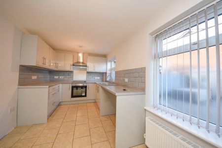 3 bed House - Semi-Detached for Rent - Photo 4