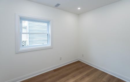 For Lease - 45 Astoria Avenue Unit# 2, Toronto, Ontario - Photo 4