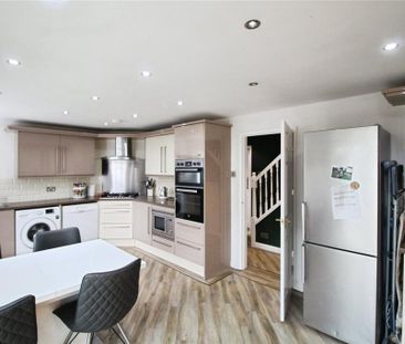 4 bedroom detached house to rent - Photo 2
