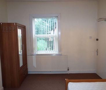 4 bedroom terraced house to rent - Photo 4