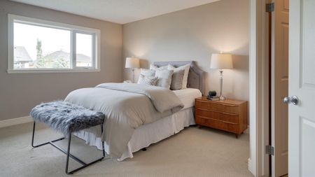 Luxury Living In A Gorgeous Home In Cougar Ridge. - Photo 4