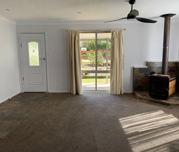 Sunny Four Bedroom Home - Photo 2