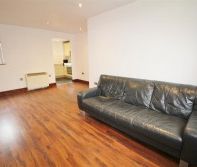 Armstrong Close, Borehamwood - Photo 2