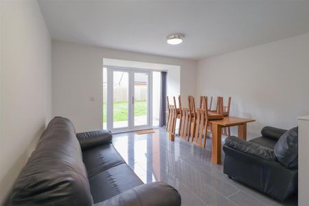 4 bedroom terraced house to rent - Photo 3