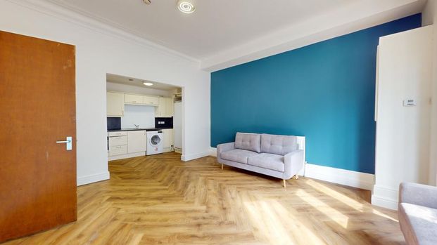 1 bedroom in a house share to rent - Photo 1