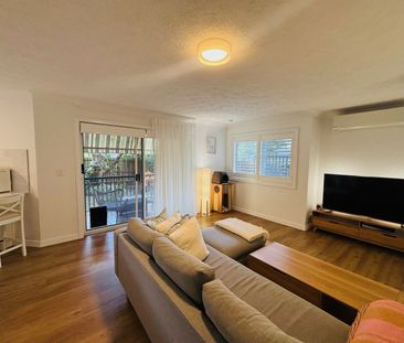 Spacious and Stylish Ground Floor Unit in Prime Clayfield Location - Photo 4
