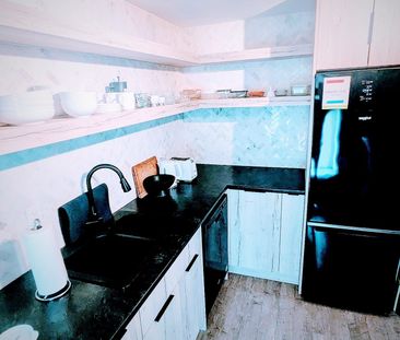 For Lease - 206 Bathurst Street, Toronto, Ontario - Photo 1