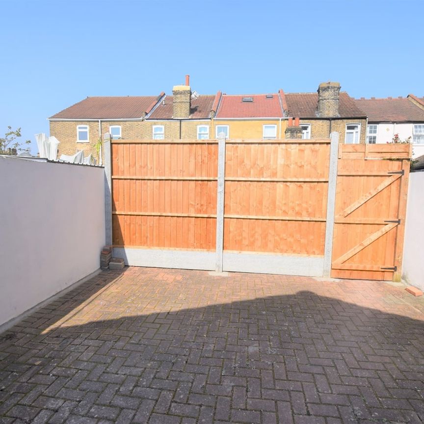 2 Bed Detached House, Portland Terrace, IG1 - Photo 1