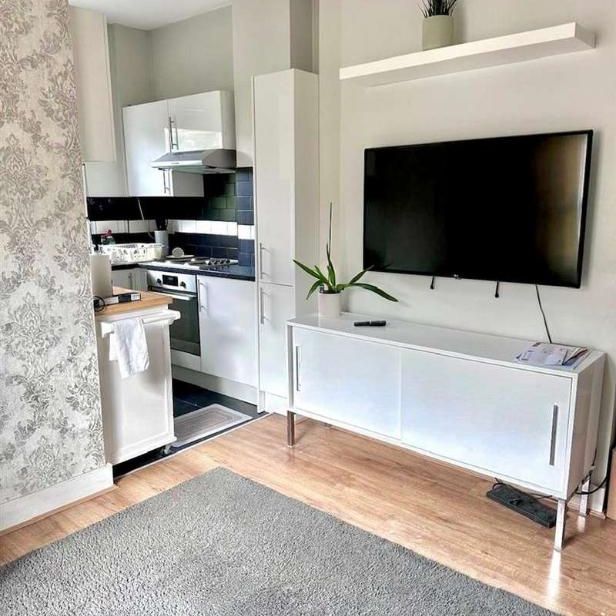 Little Ealing Lane, London, W5 - Photo 1