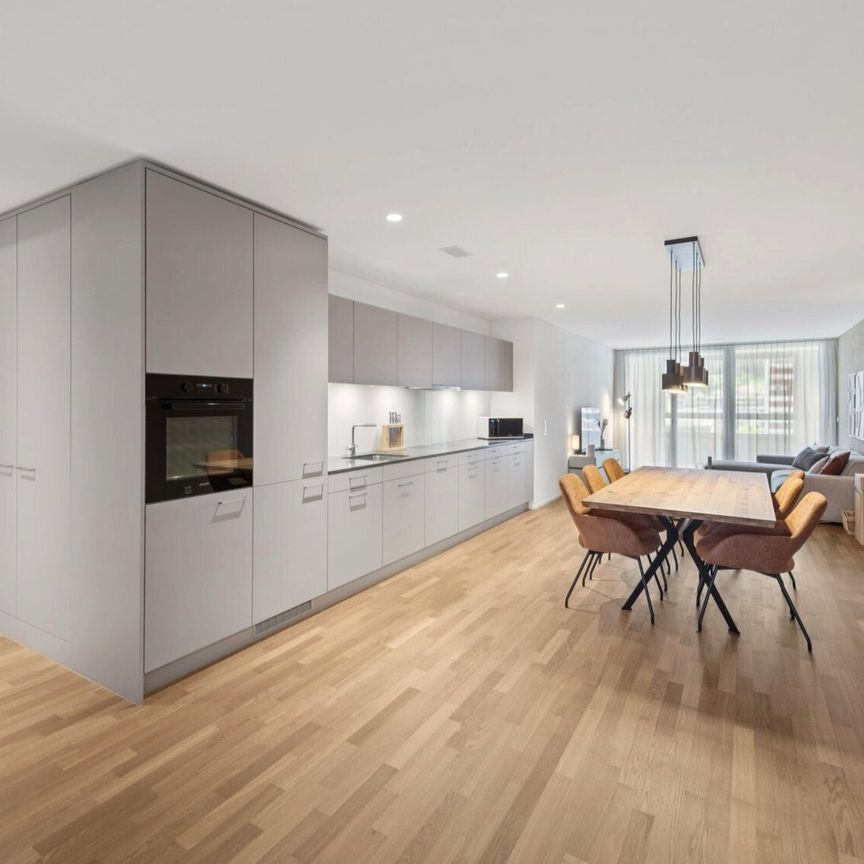 Furnished apartments with Madrid charm in the largest shopping center in Switzerland - Photo 1