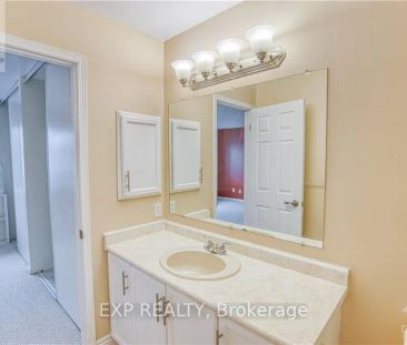 55 ROYAL FIELD CRESCENT - Photo 2