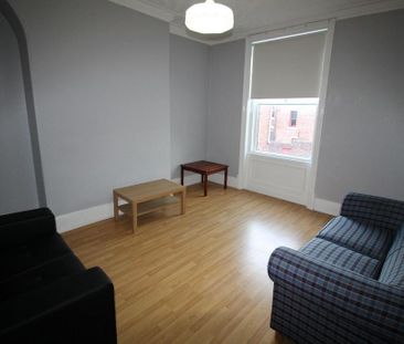 4 bedroom flat to rent - Photo 2