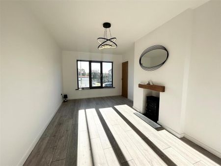 3 bedroom end of terrace house to rent - Photo 2