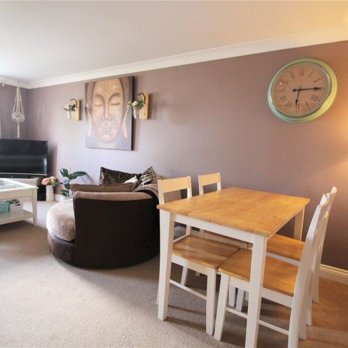 2 Bedroom Flat / Apartment - Bastins Close, Park Gate - Photo 1