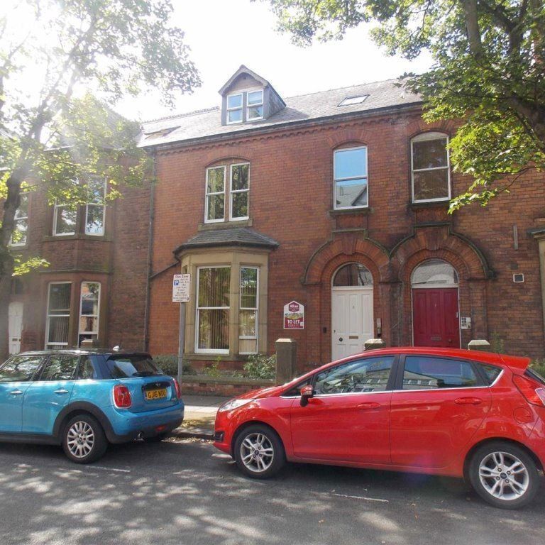 Flat in Warwick Square, Carlisle - Photo 1