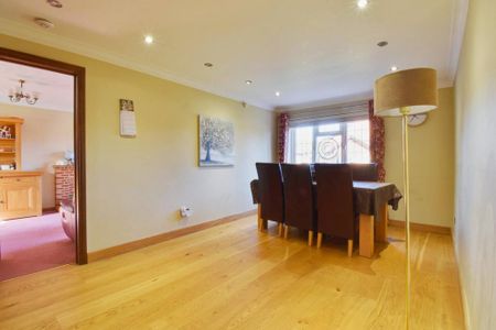 4 bedroom detached house to rent - Photo 4