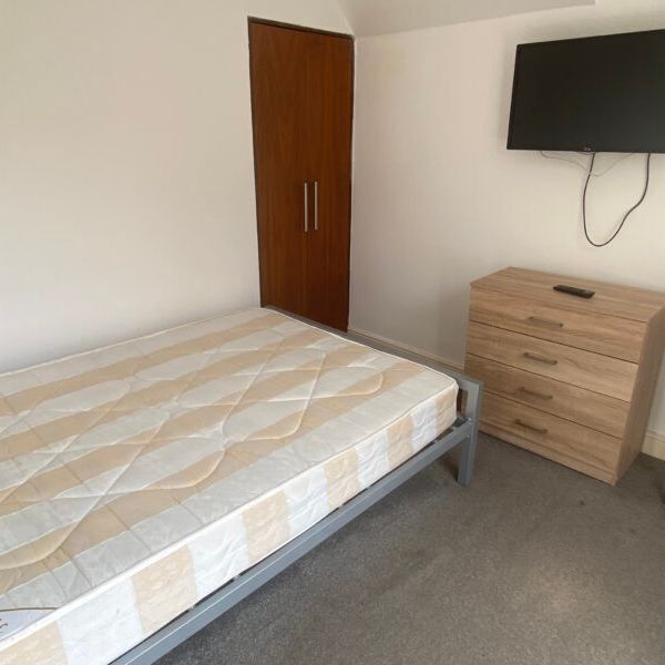 Delph Mount, Woodhouse, Leeds, LS6 2HS - Photo 1