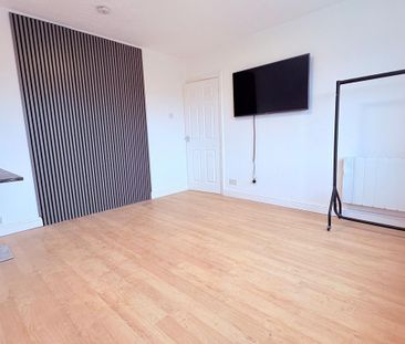 3 bedroom apartment to rent - Photo 1