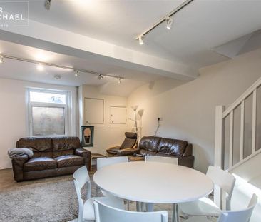 6 bedroom terraced house to rent - Photo 1