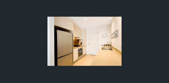 Sun Drenched North Facing Ground Floor Apartment with Spacious Courtyard and Lock up garage - Photo 2